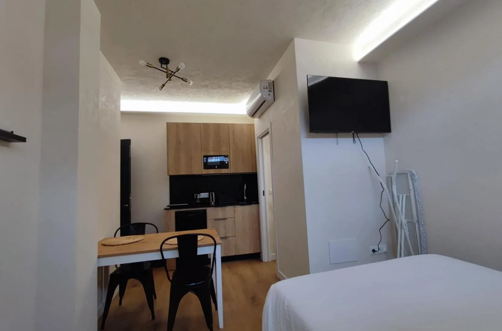 Ama Madrid Metropolitano 01 Apartment